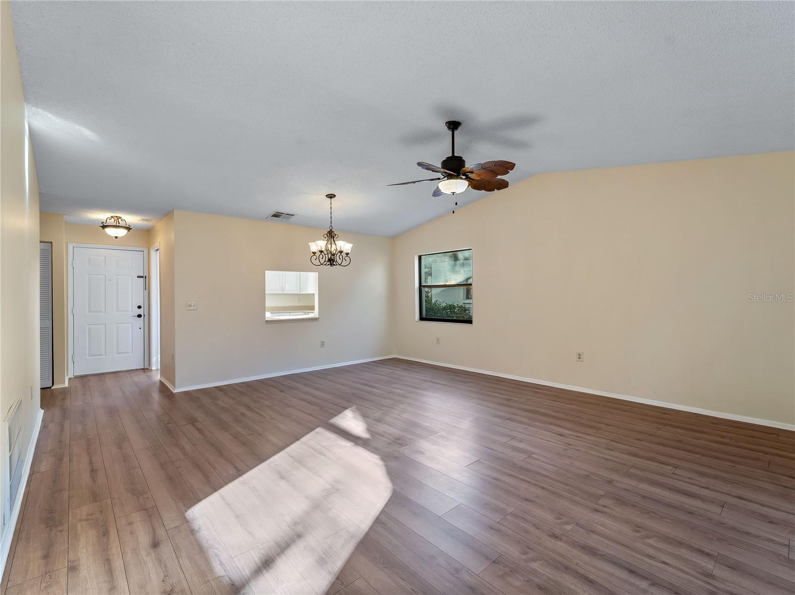 Image 16 of 46 For 365 Oak Hill Way 32