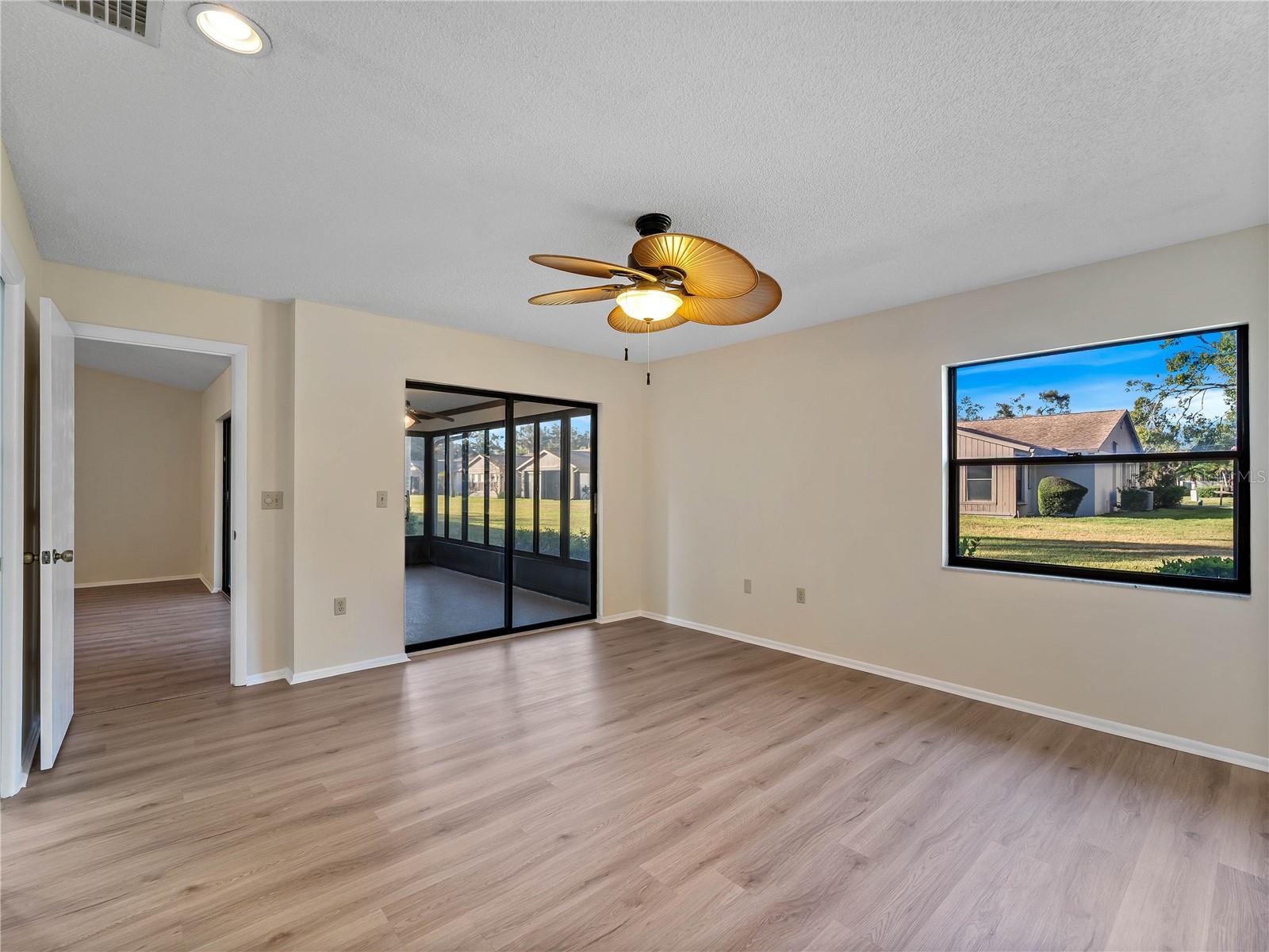 Image 20 of 46 For 365 Oak Hill Way 32