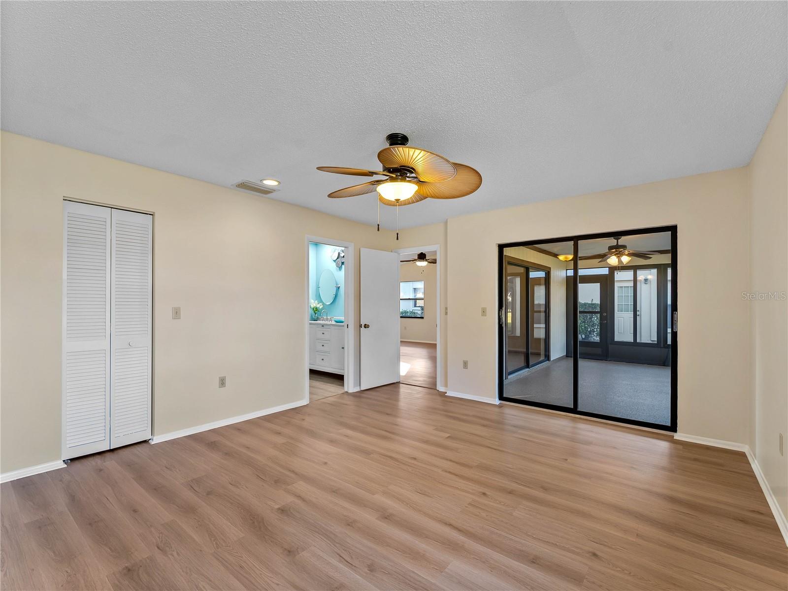 Image 22 of 46 For 365 Oak Hill Way 32