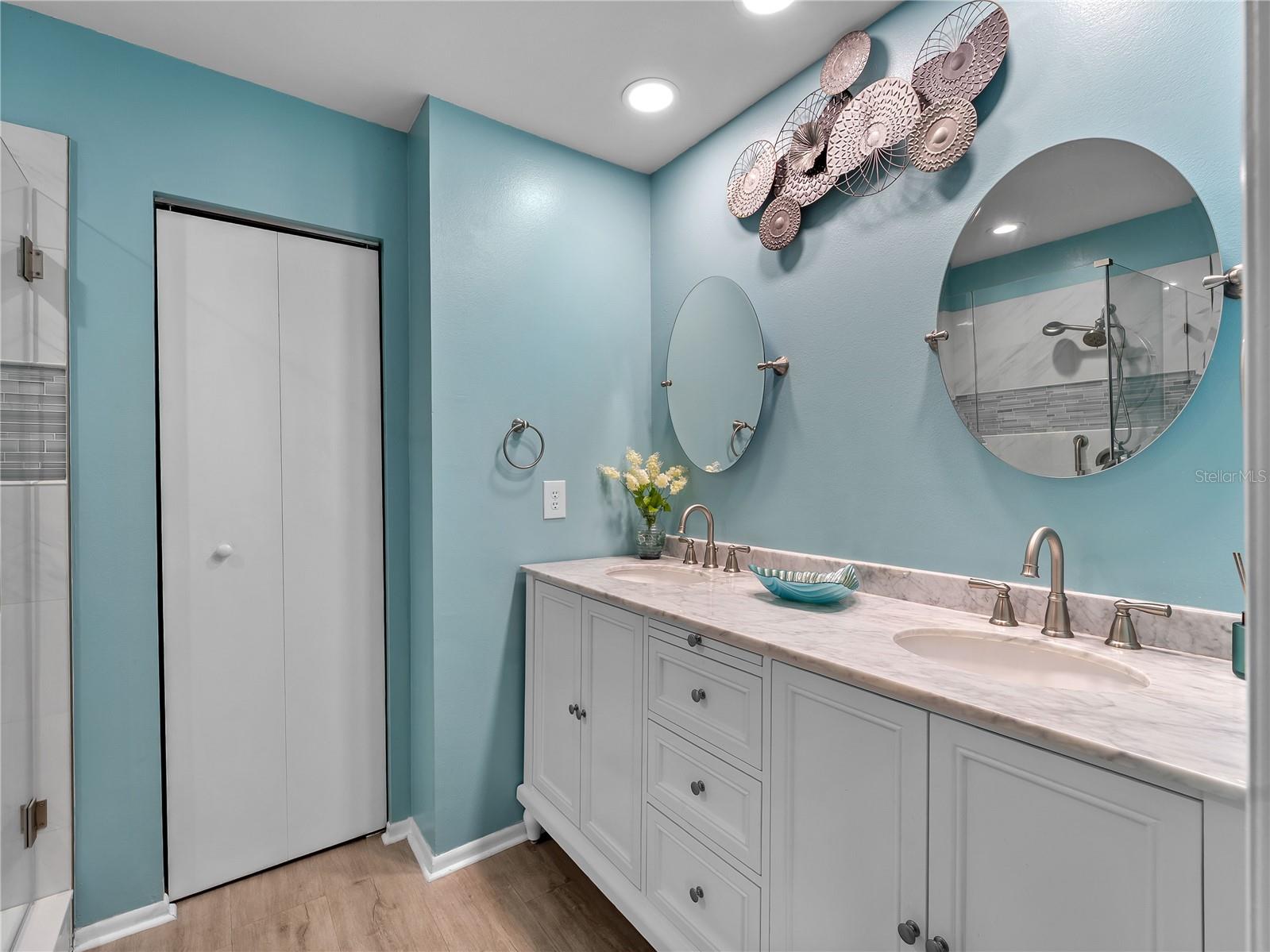 Image 26 of 46 For 365 Oak Hill Way 32