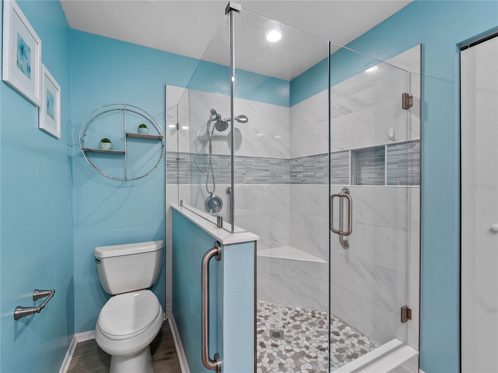 Image 27 of 46 For 365 Oak Hill Way 32