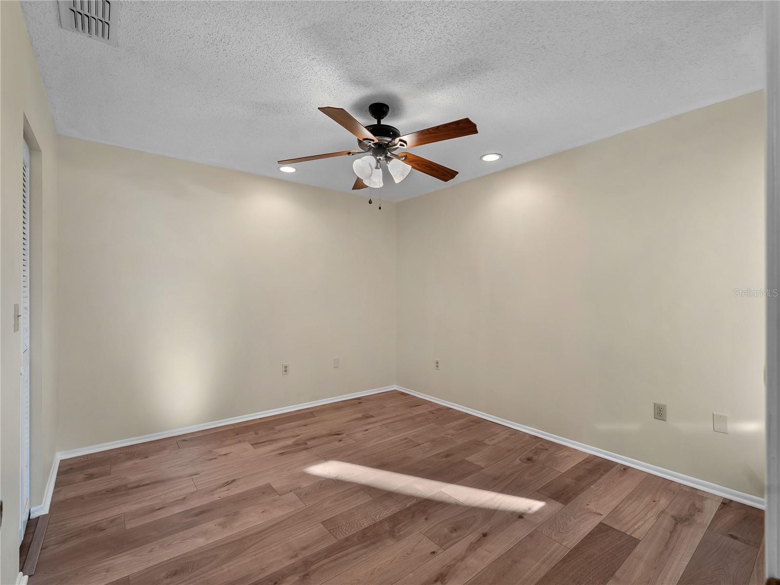 Image 28 of 46 For 365 Oak Hill Way 32