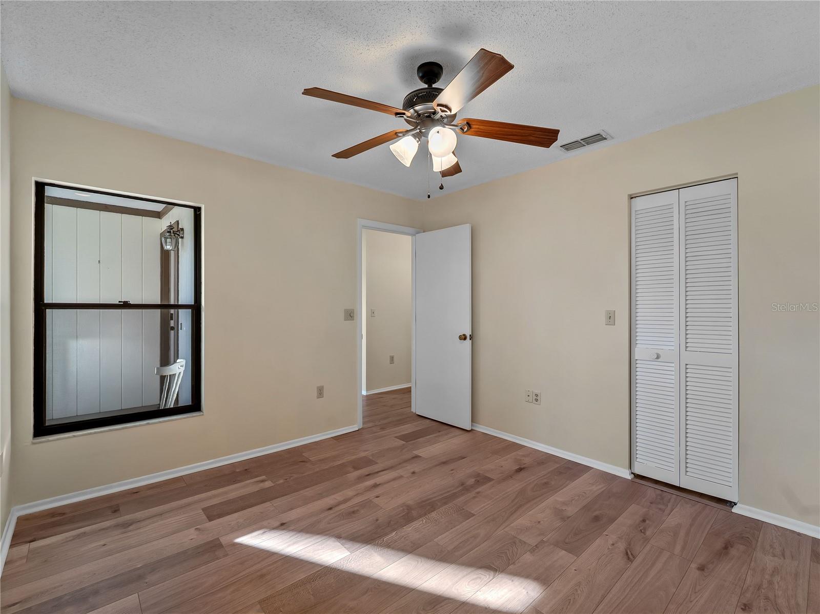 Image 30 of 46 For 365 Oak Hill Way 32