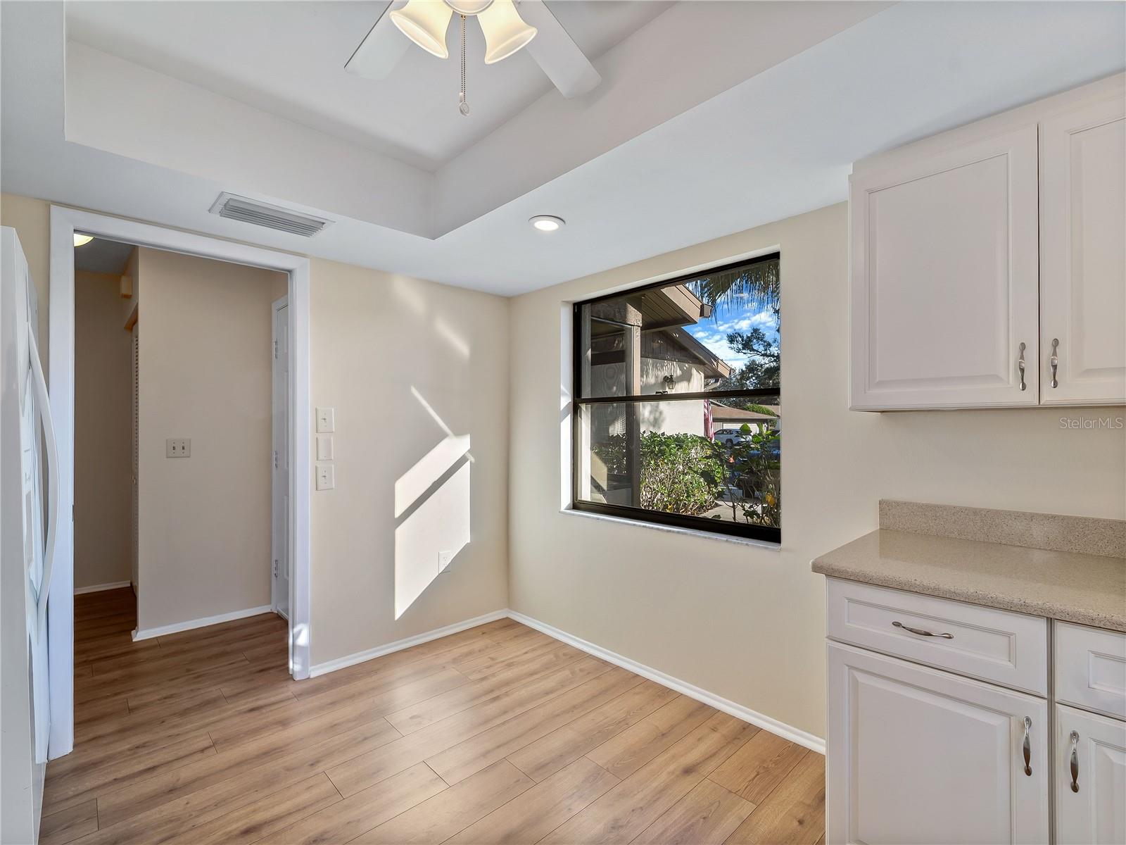 Image 9 of 46 For 365 Oak Hill Way 32