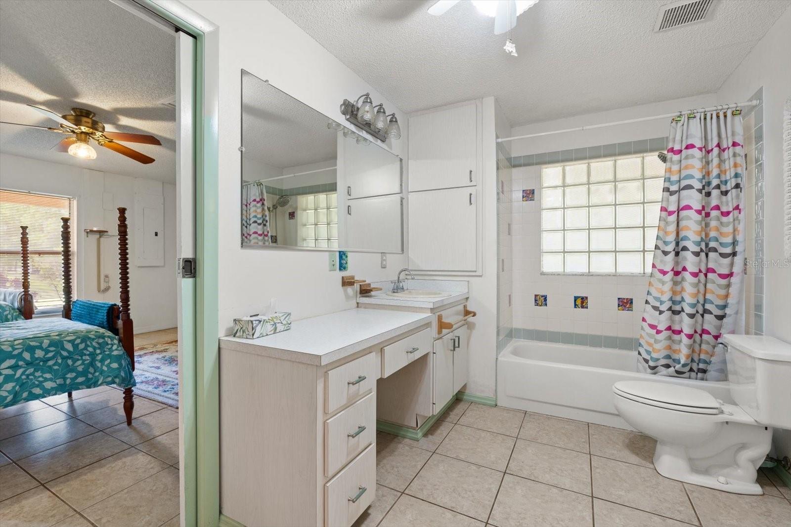 Image 27 of 68 For 13719 Seminole Trail