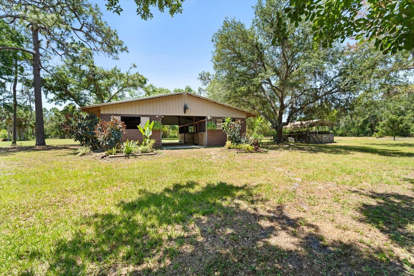 Image 40 of 68 For 13719 Seminole Trail