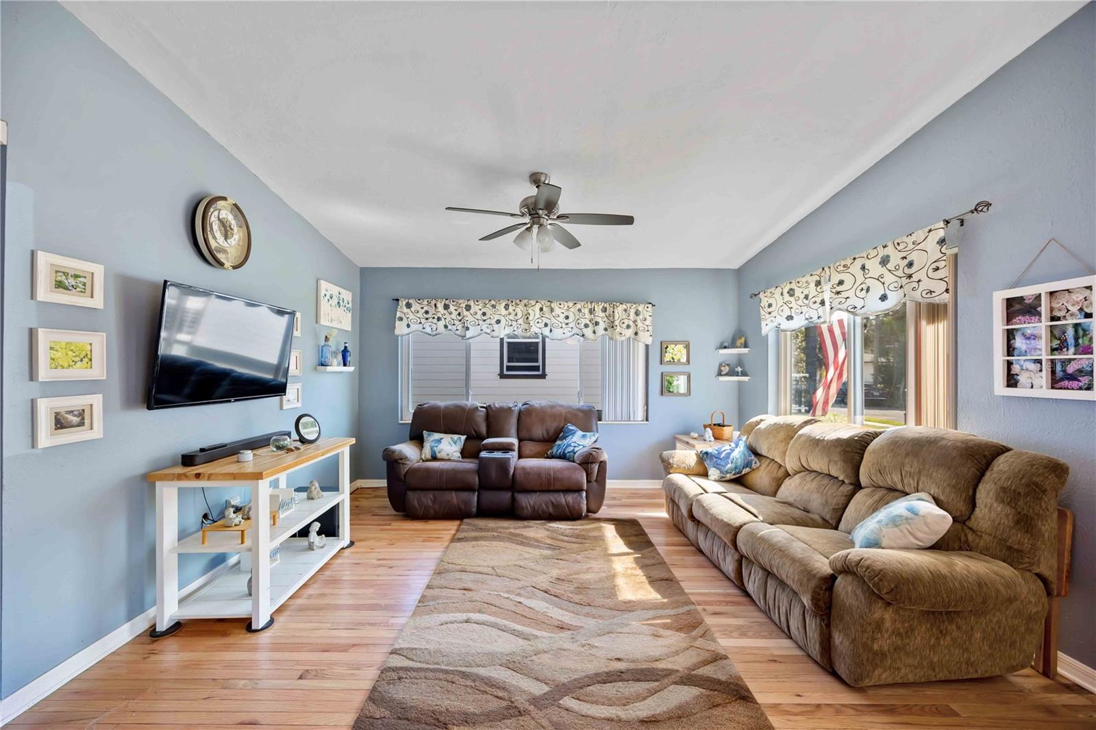 Image 13 of 40 For 1915 3rd Avenue E