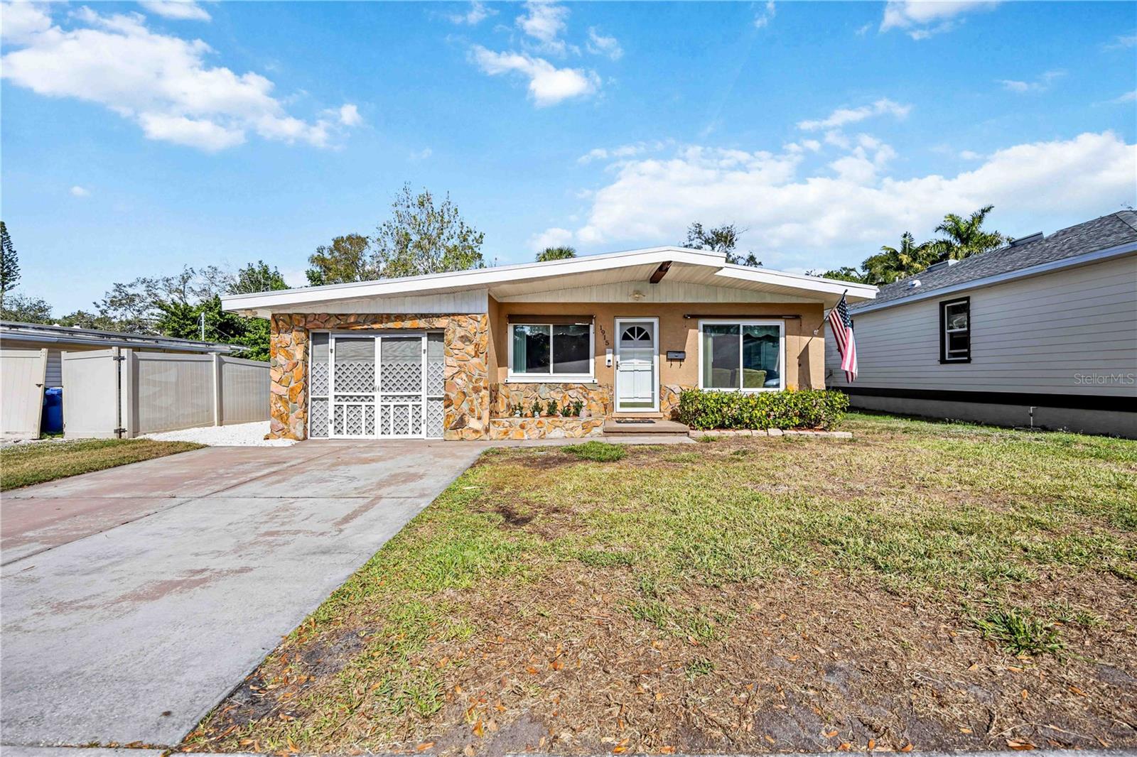 Image 2 of 40 For 1915 3rd Avenue E