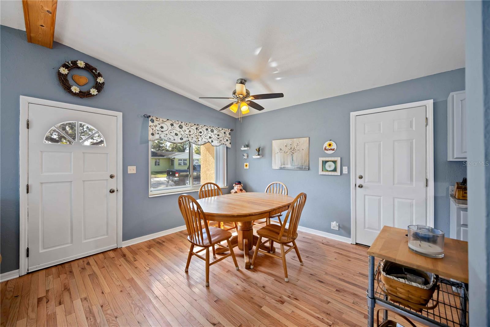 Image 3 of 40 For 1915 3rd Avenue E