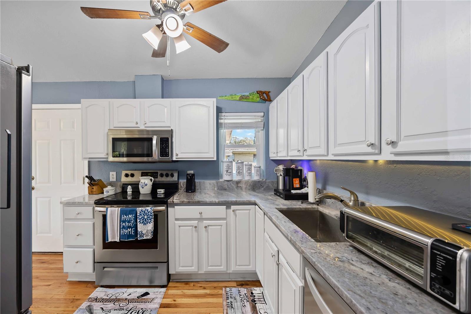 Image 8 of 40 For 1915 3rd Avenue E