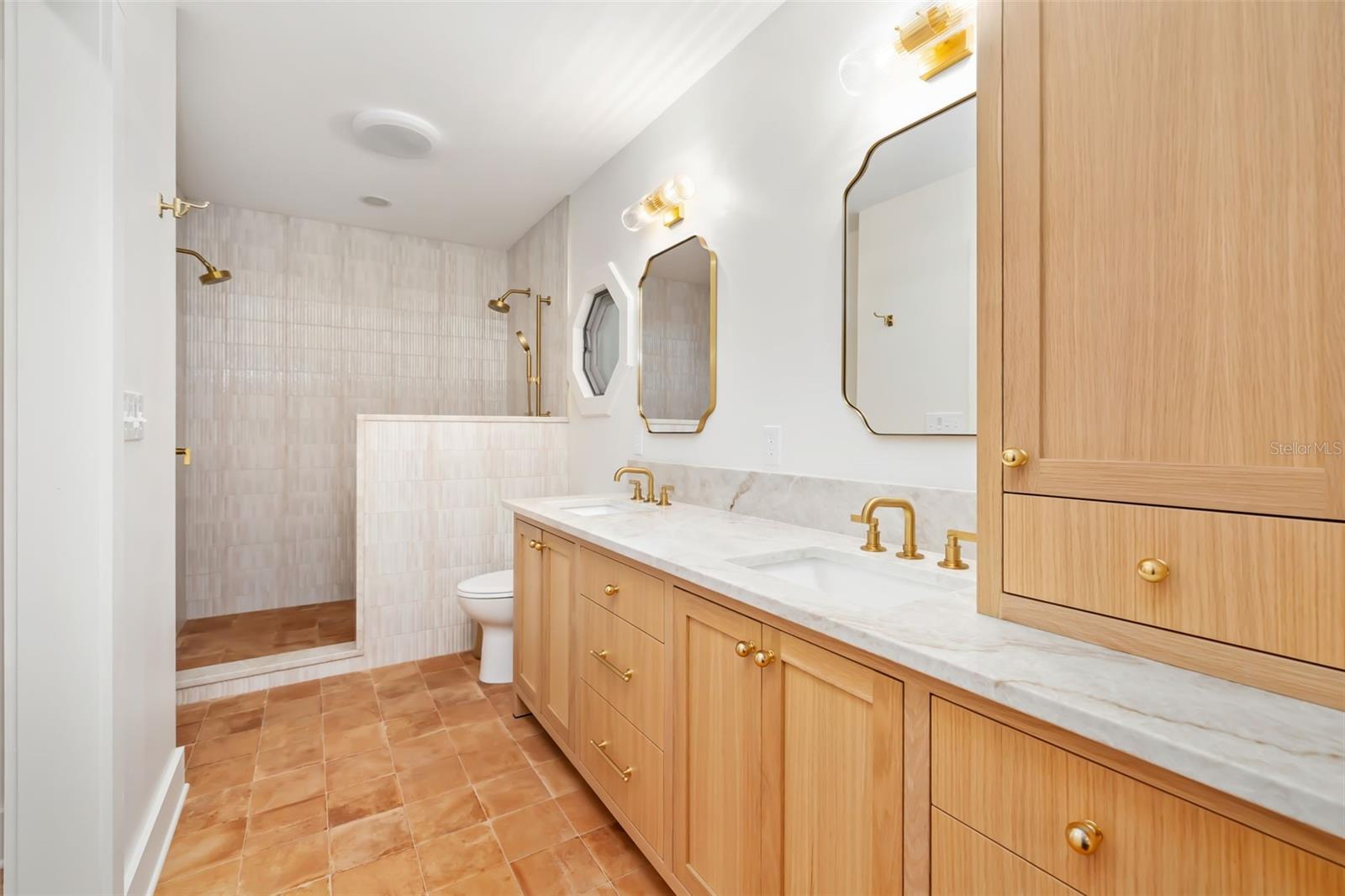 Image 21 of 56 For 2502 15th Avenue W