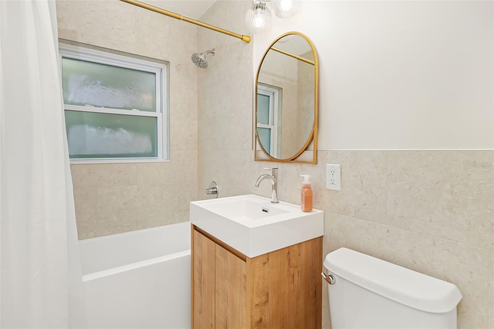 Image 31 of 56 For 2502 15th Avenue W