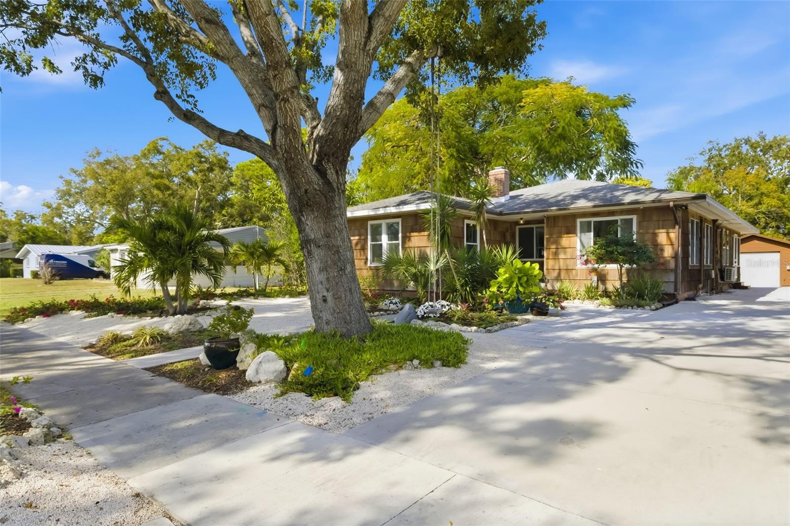 Image 4 of 56 For 2502 15th Avenue W