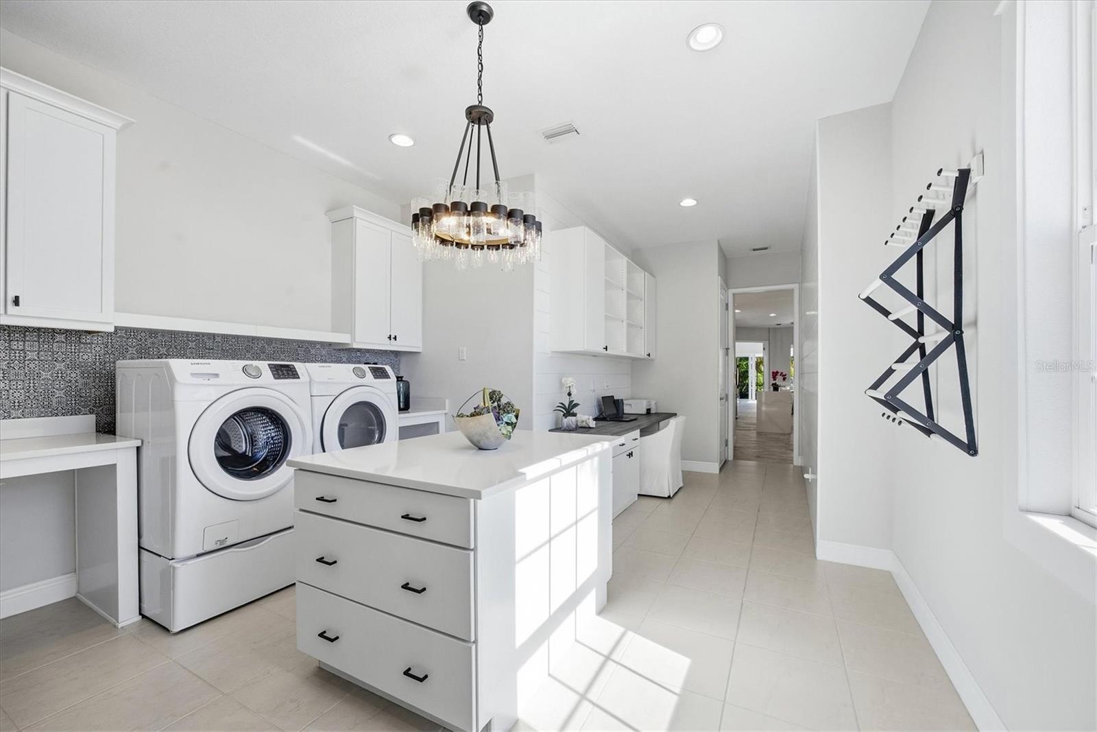 Image 36 of 70 For 3467 Compound Court