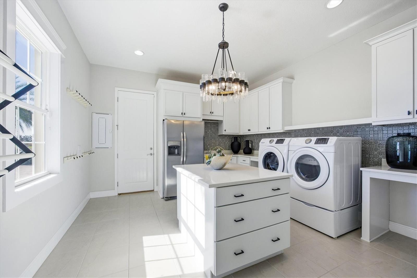 Image 37 of 70 For 3467 Compound Court