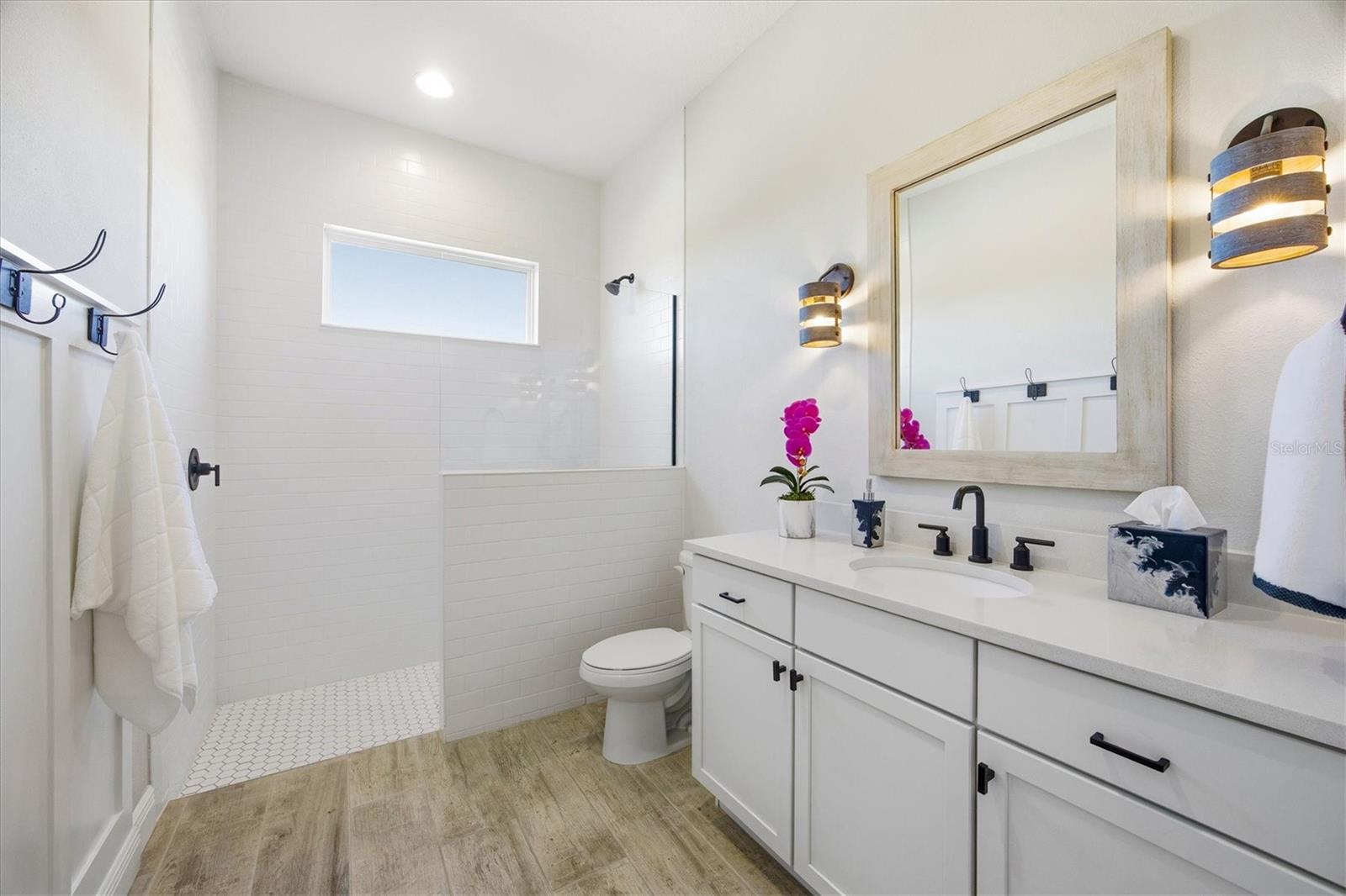 Image 40 of 70 For 3467 Compound Court