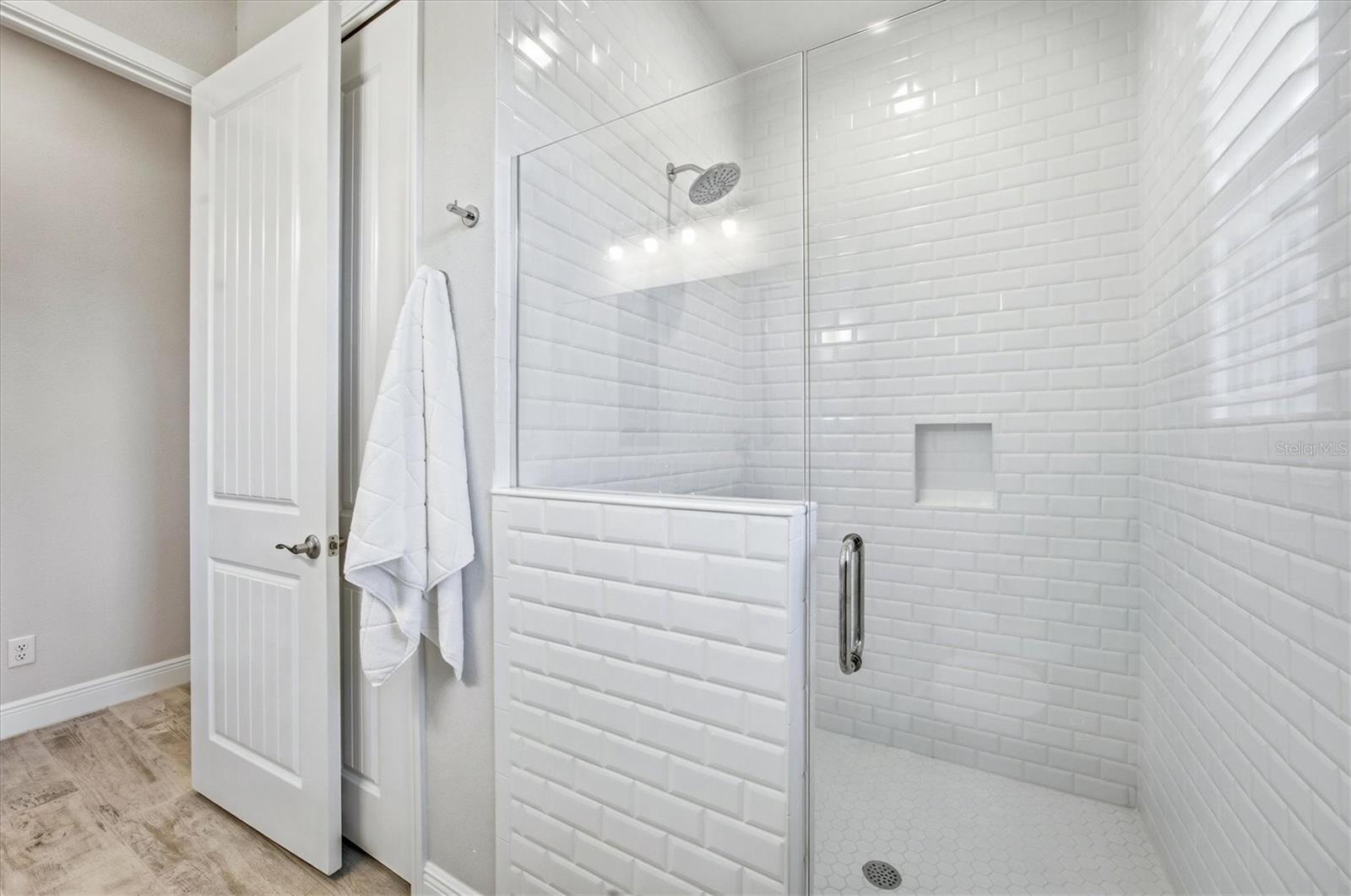 Image 43 of 70 For 3467 Compound Court