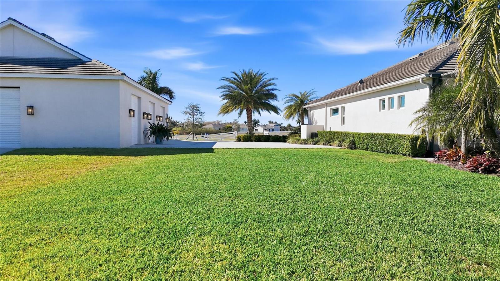 Image 56 of 70 For 3467 Compound Court