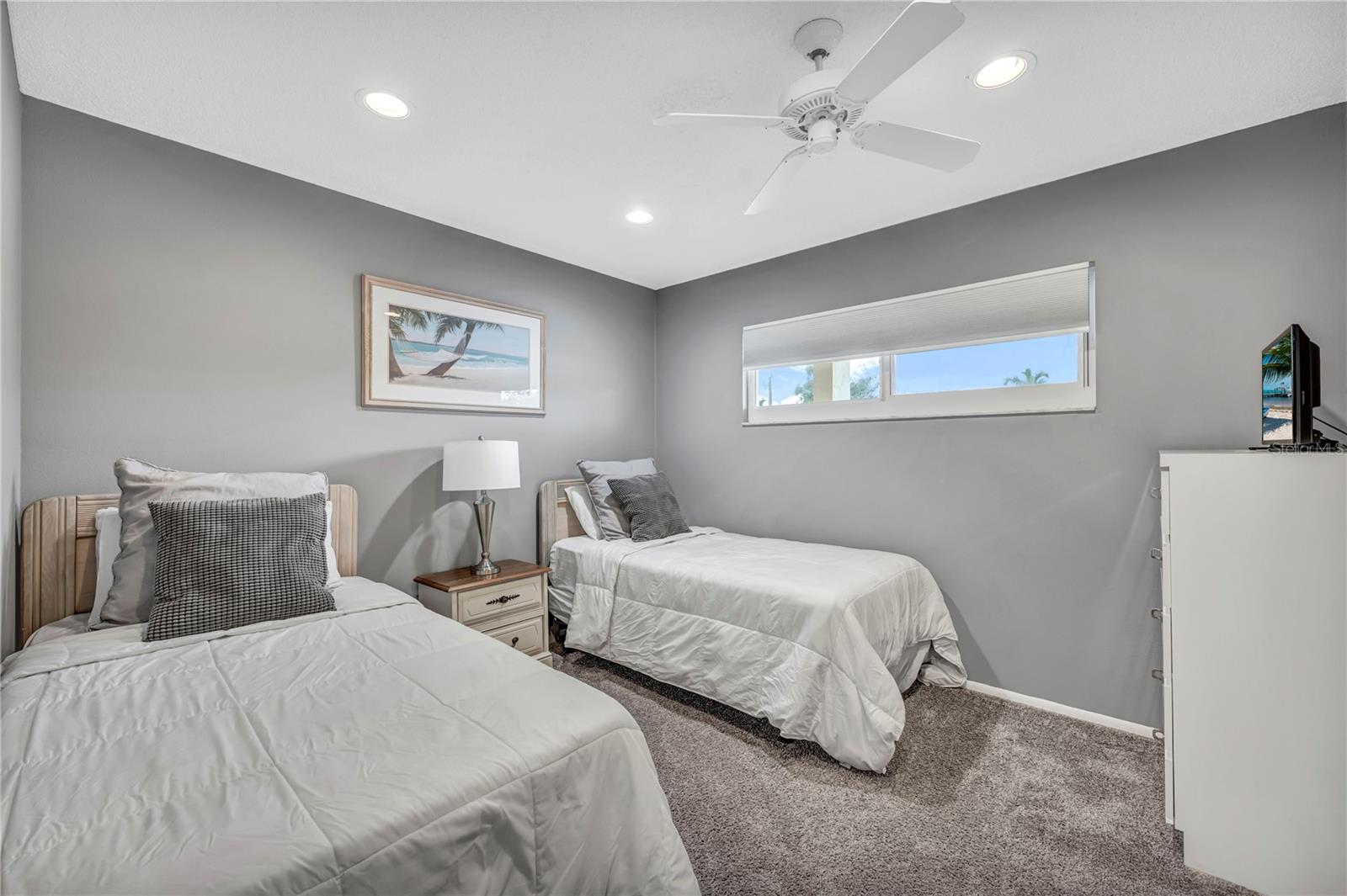 Listing photo id 15 for 915 Beach Road 216