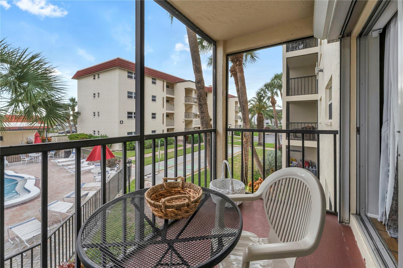 Listing photo id 16 for 915 Beach Road 216