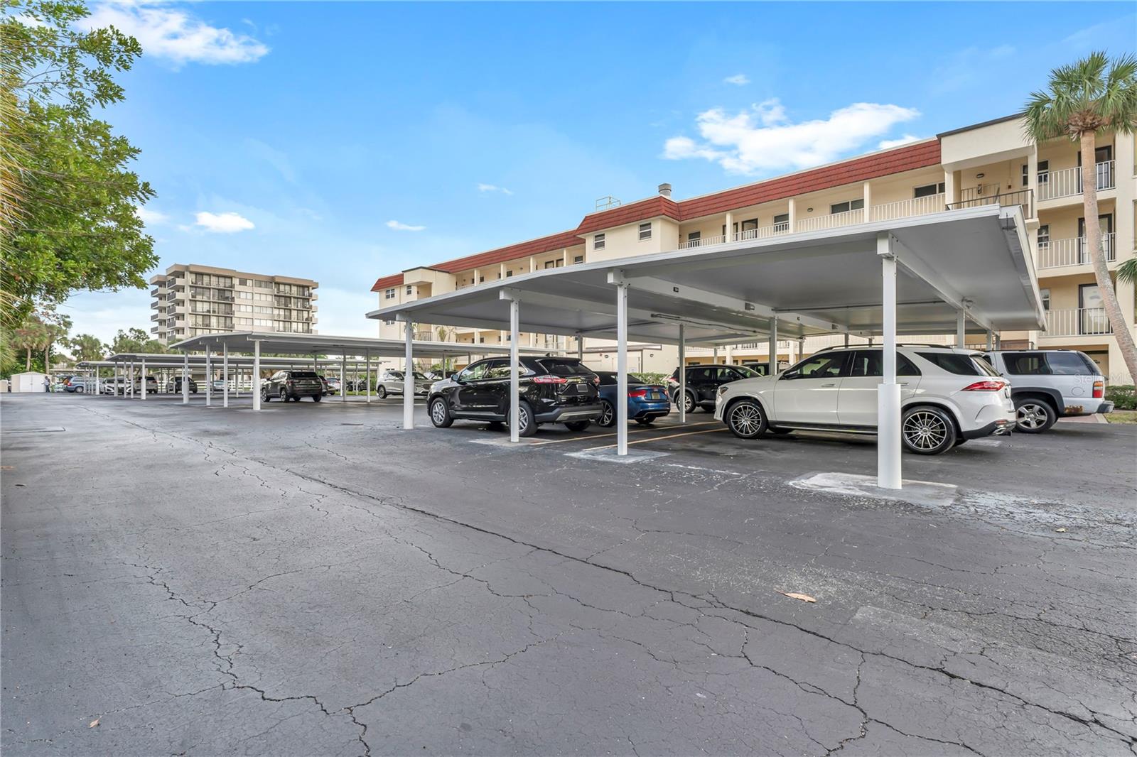 Listing photo id 17 for 915 Beach Road 216