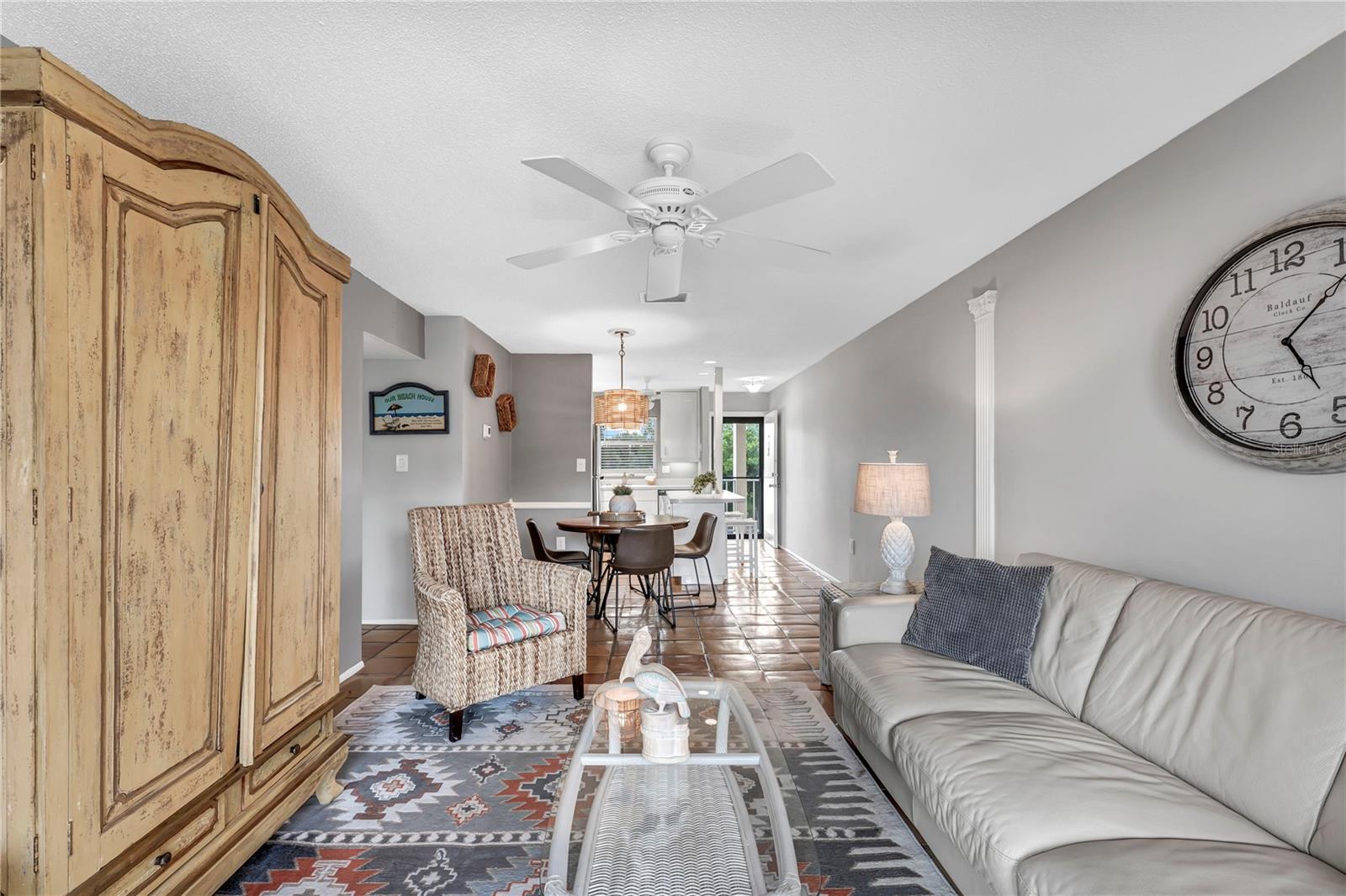 Listing photo id 3 for 915 Beach Road 216