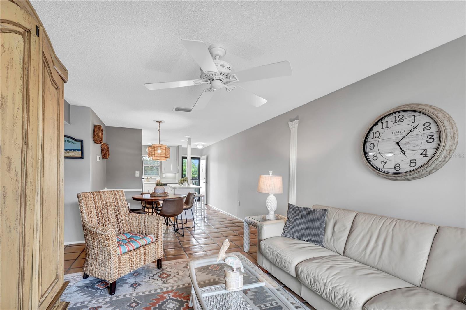 Listing photo id 4 for 915 Beach Road 216