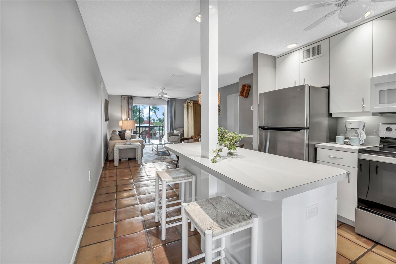 Listing photo id 6 for 915 Beach Road 216