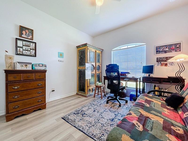 Image 23 of 35 For 2105 14th Street W