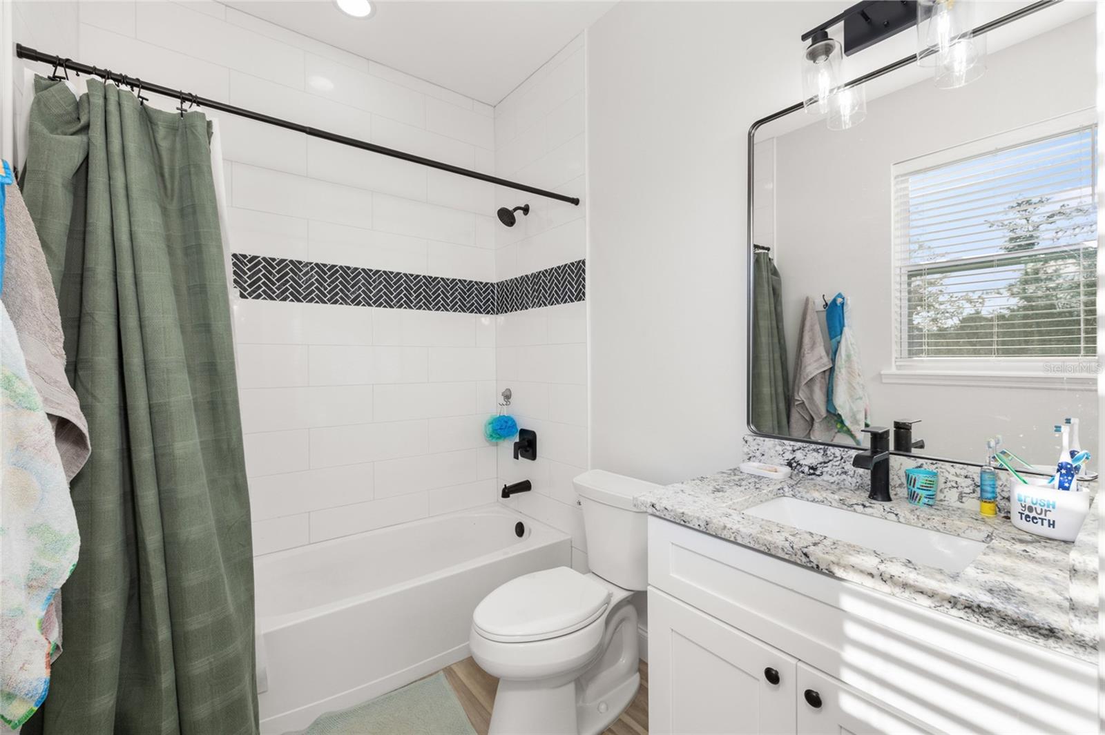 Image 15 of 31 For 33634 Washington Loop Road