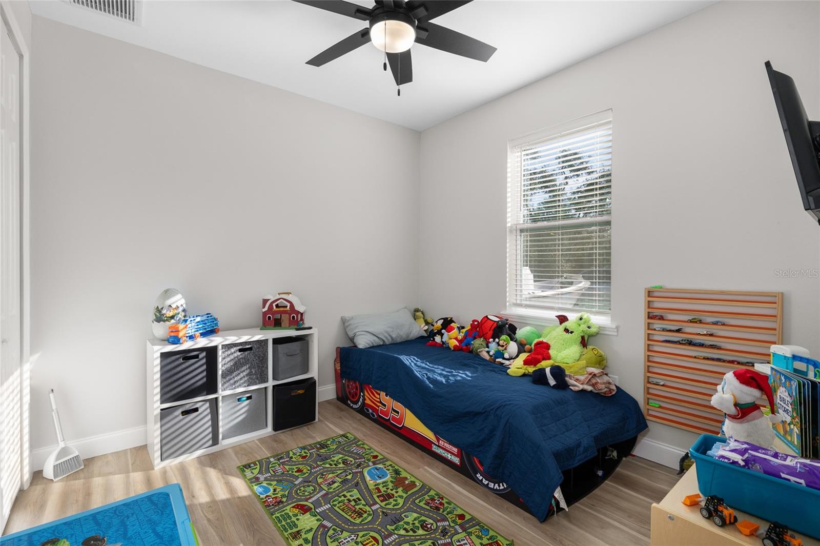 Image 16 of 31 For 33634 Washington Loop Road