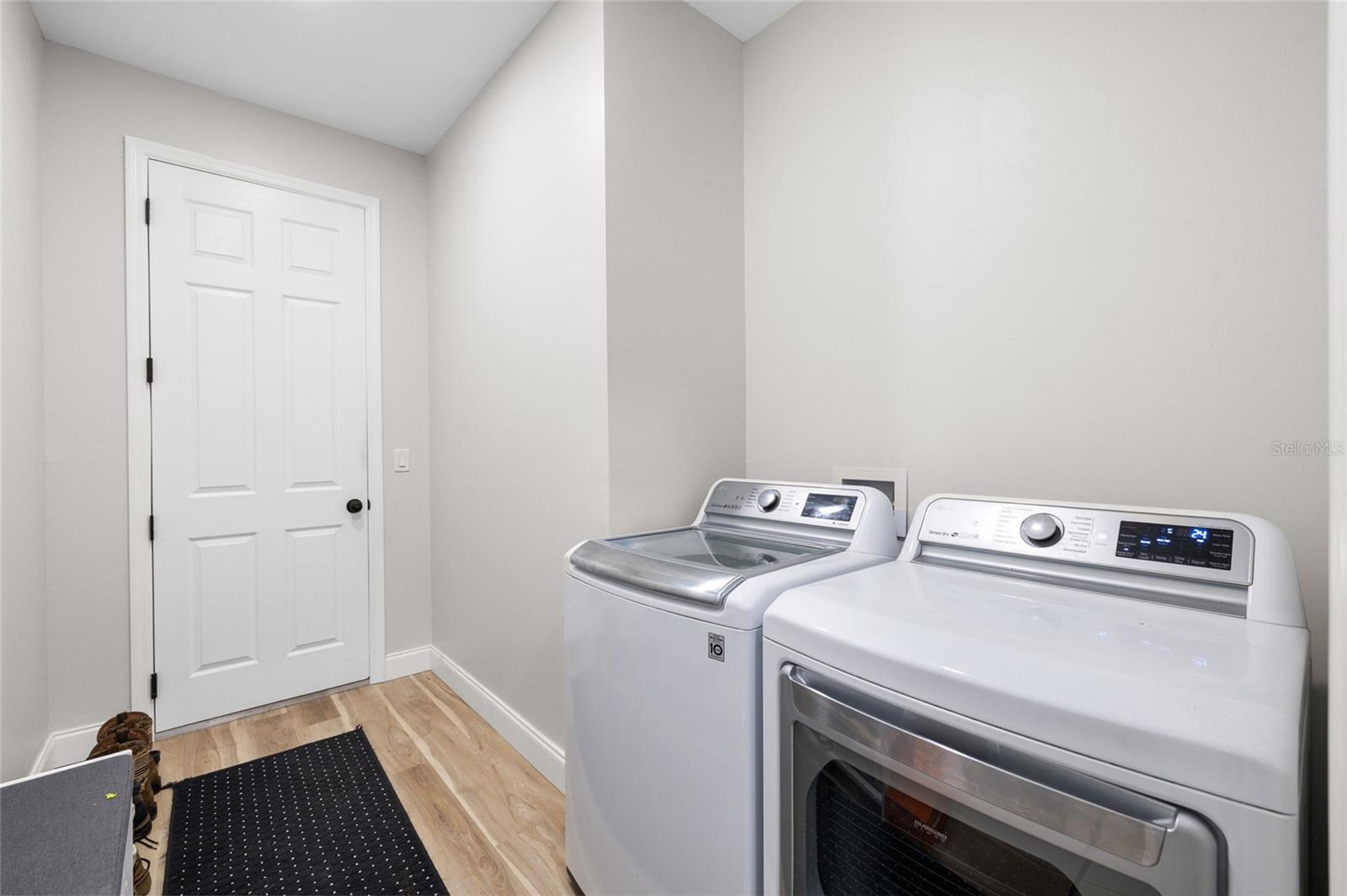 Image 17 of 31 For 33634 Washington Loop Road