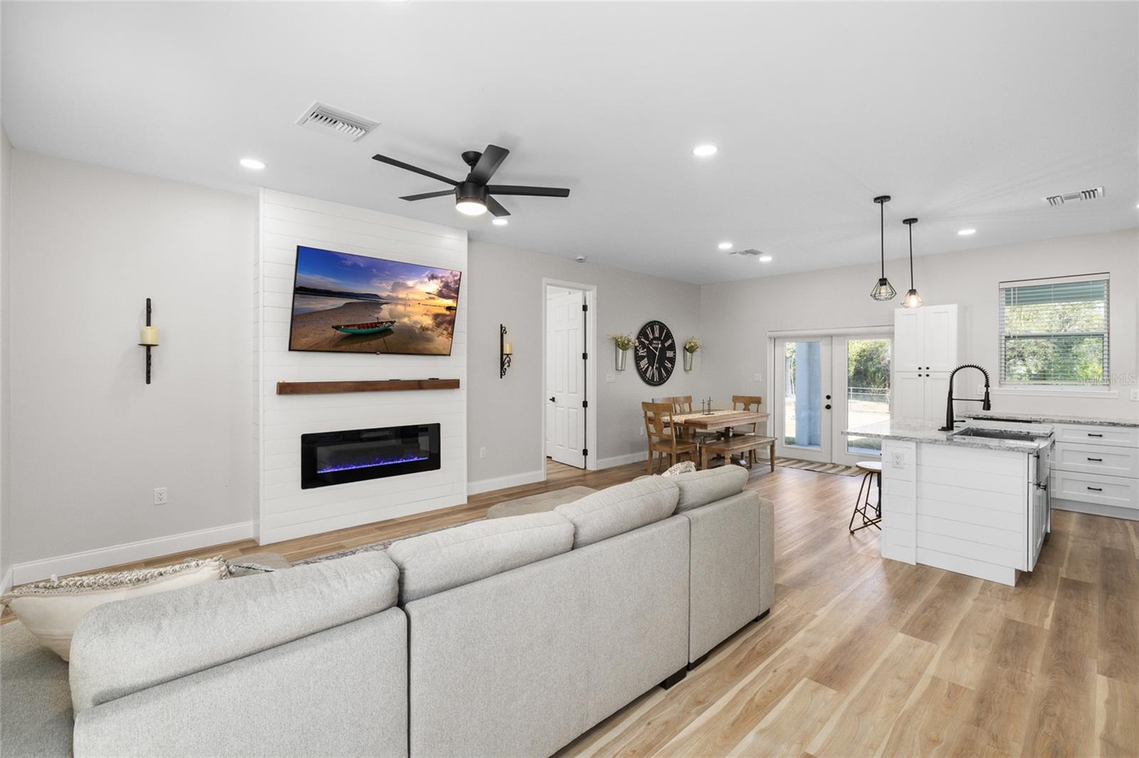 Image 4 of 31 For 33634 Washington Loop Road