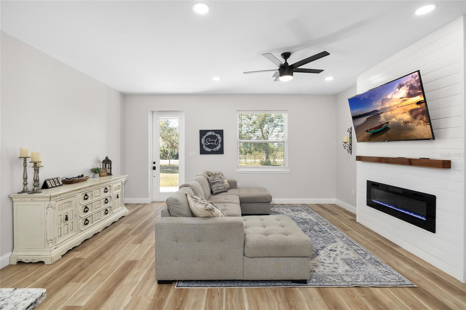 Image 5 of 31 For 33634 Washington Loop Road