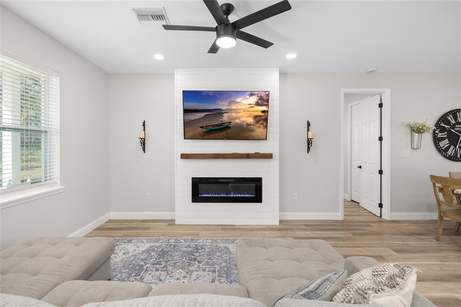 Image 6 of 31 For 33634 Washington Loop Road