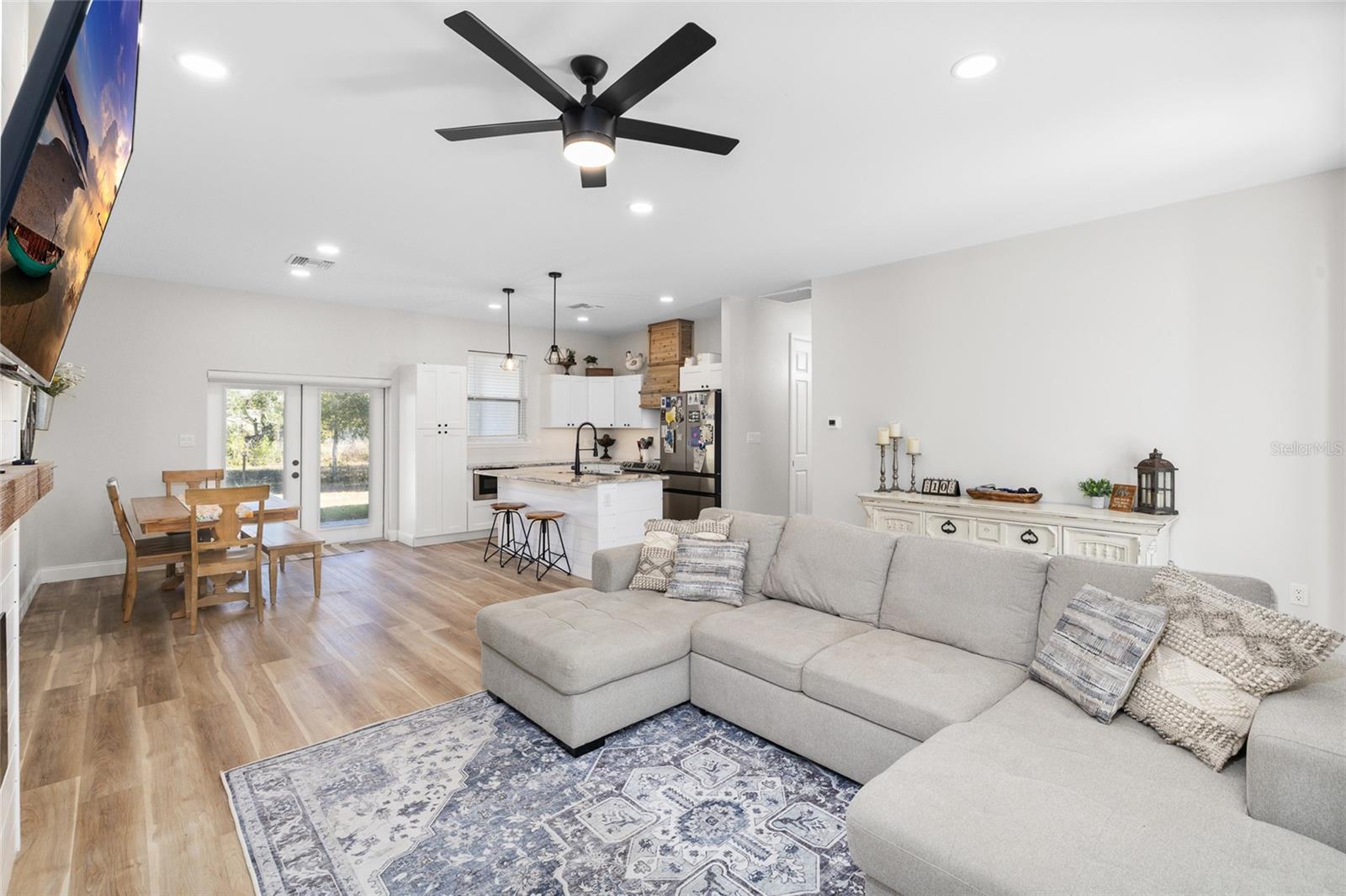 Image 7 of 31 For 33634 Washington Loop Road