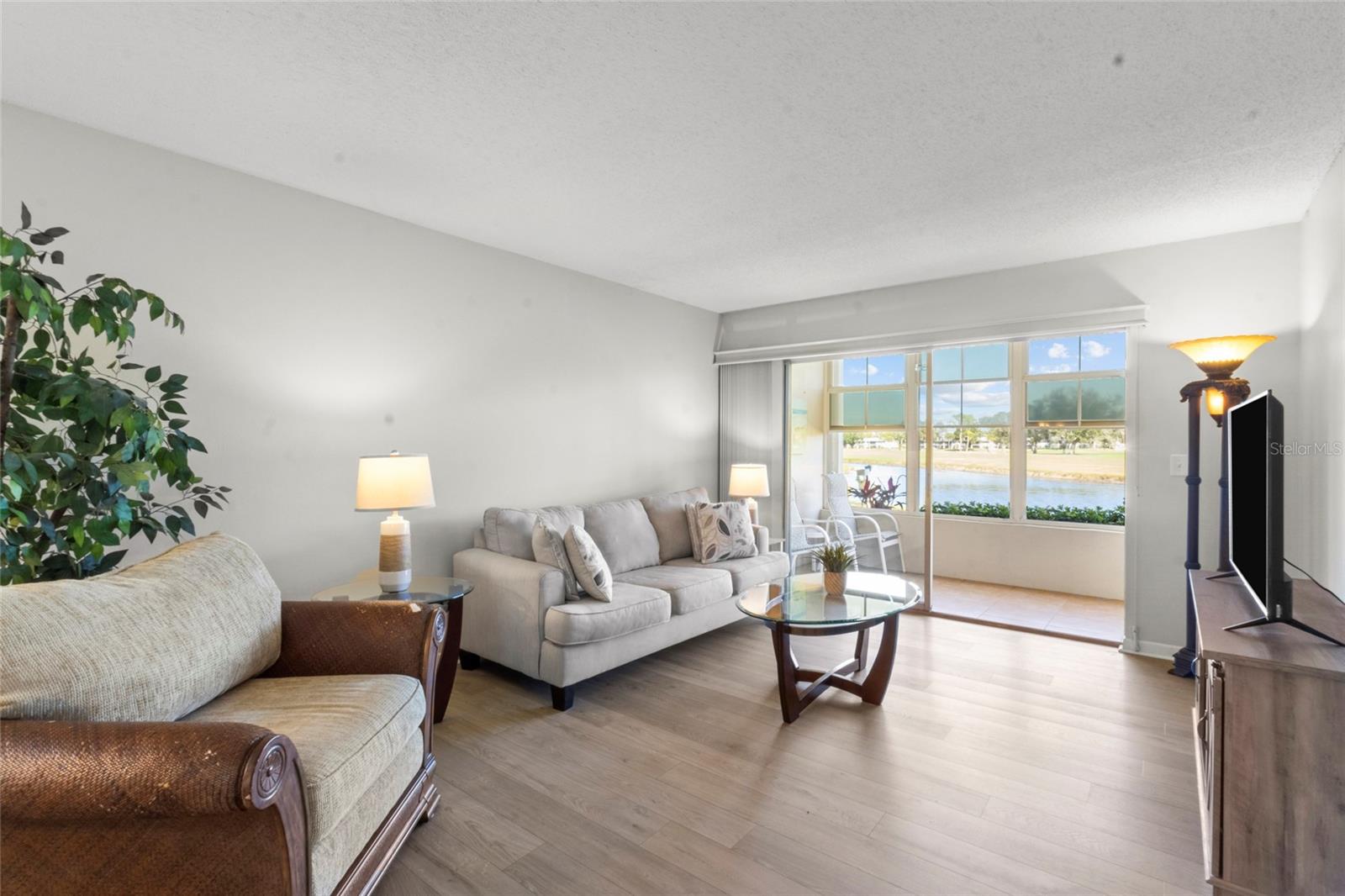 Image 5 of 39 For 7193 Country Club Drive N 140