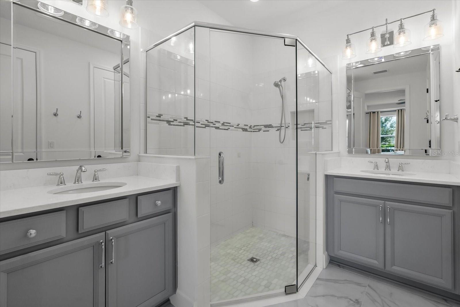 Image 20 of 34 For 16419 Paynes Mill Drive