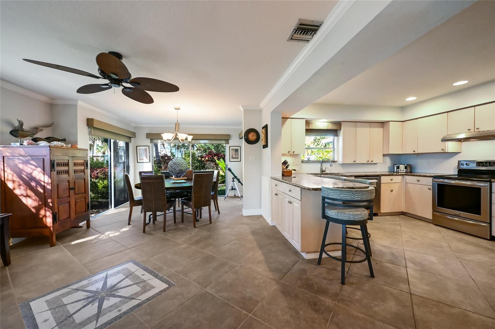 Image 10 of 43 For 535 Sutton Place