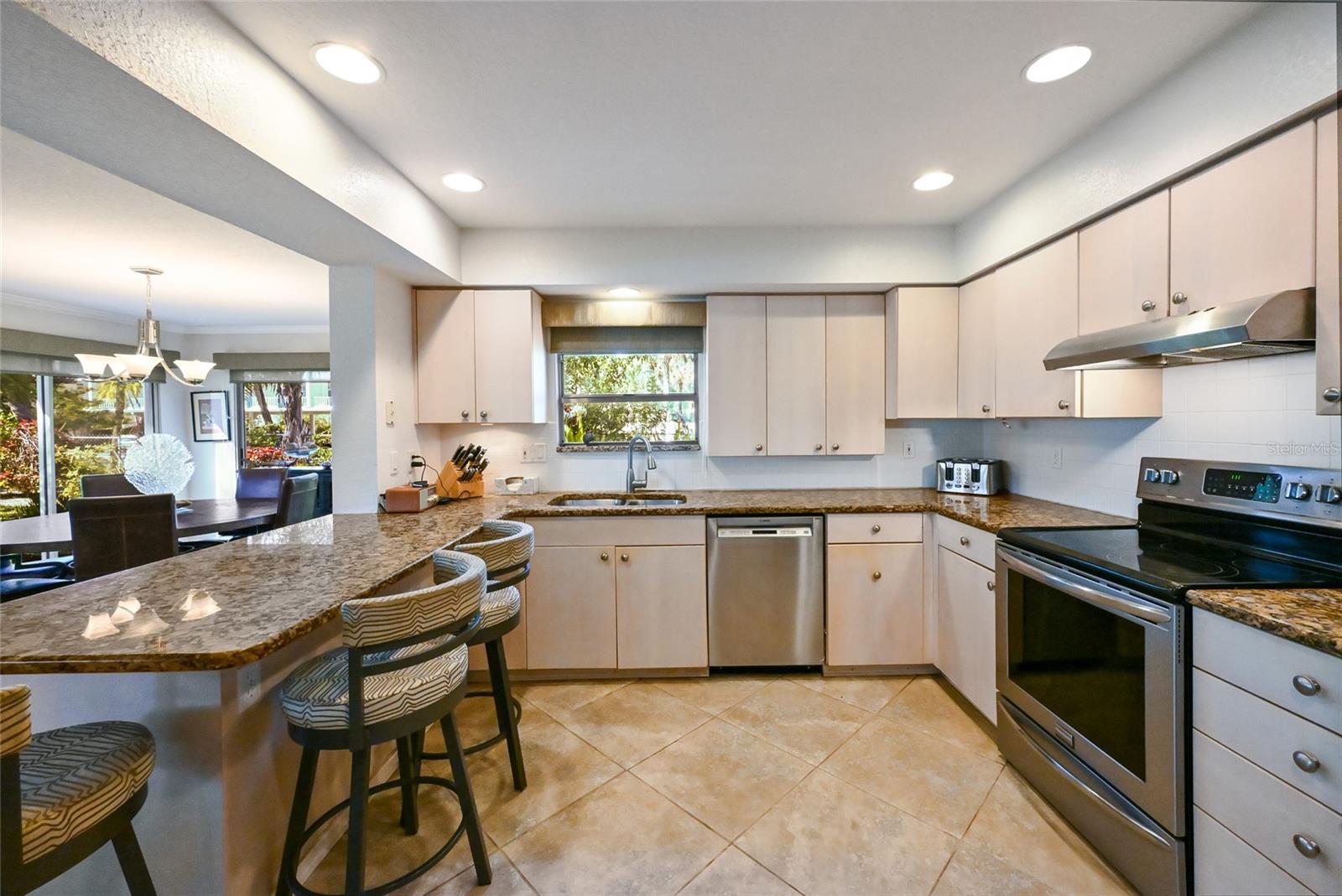 Image 13 of 43 For 535 Sutton Place