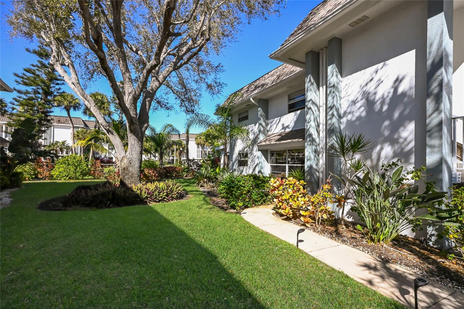 Image 28 of 43 For 535 Sutton Place