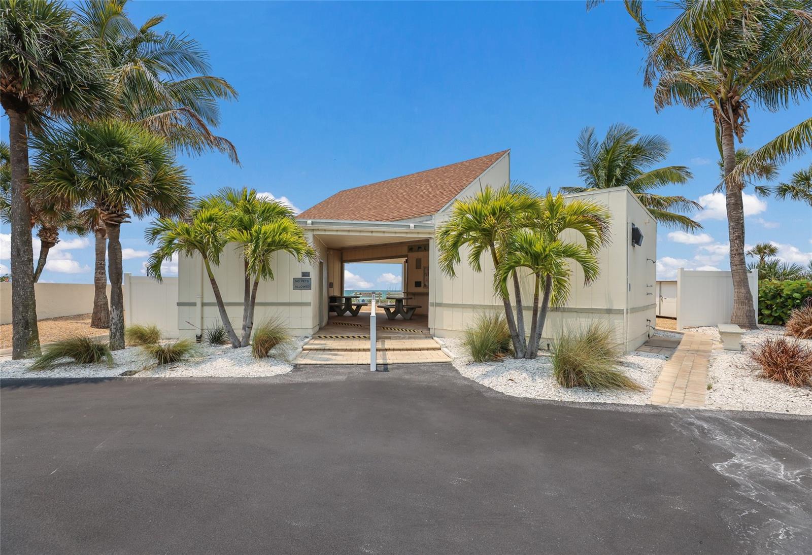 Image 31 of 43 For 535 Sutton Place