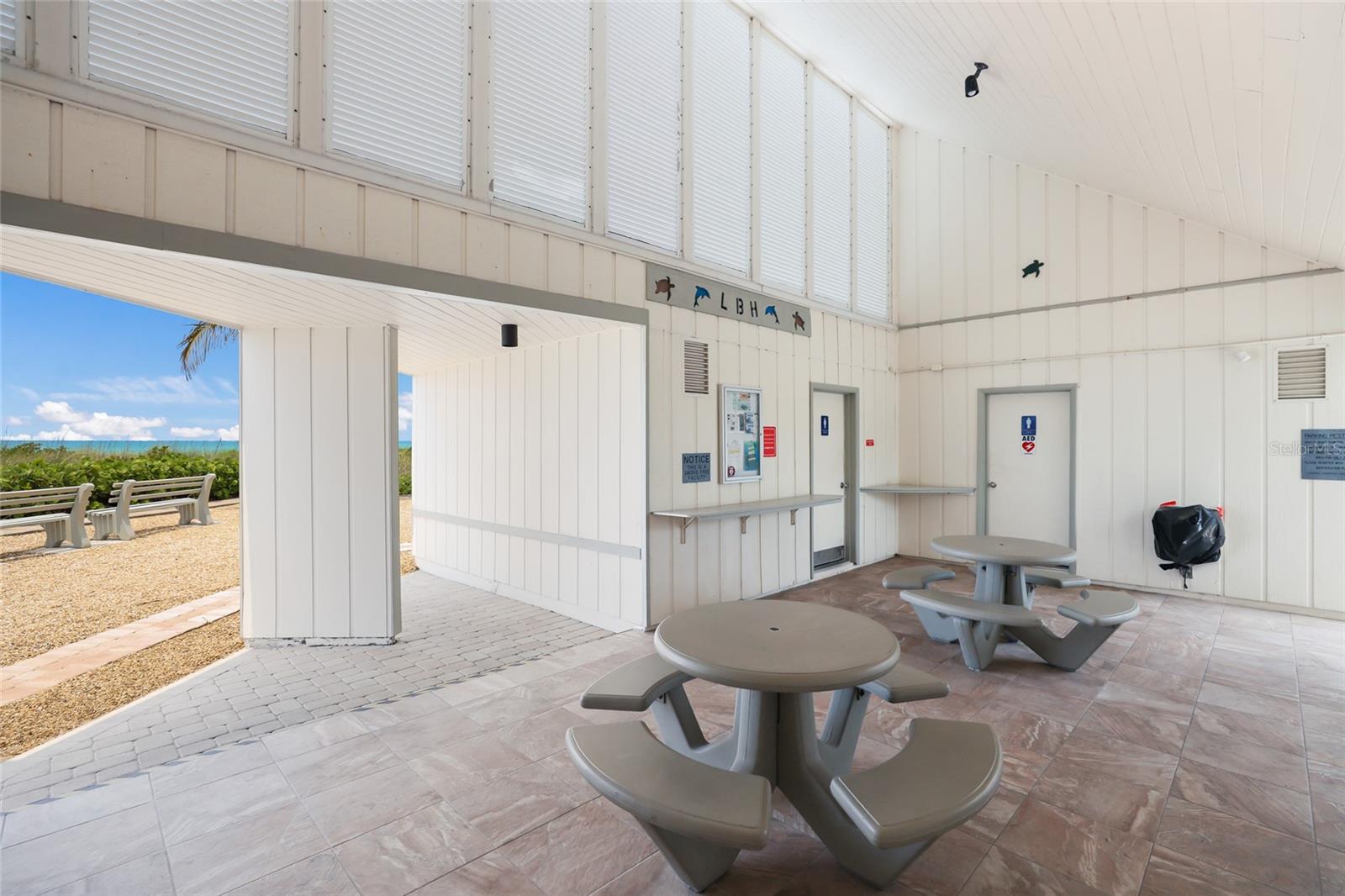 Image 34 of 43 For 535 Sutton Place