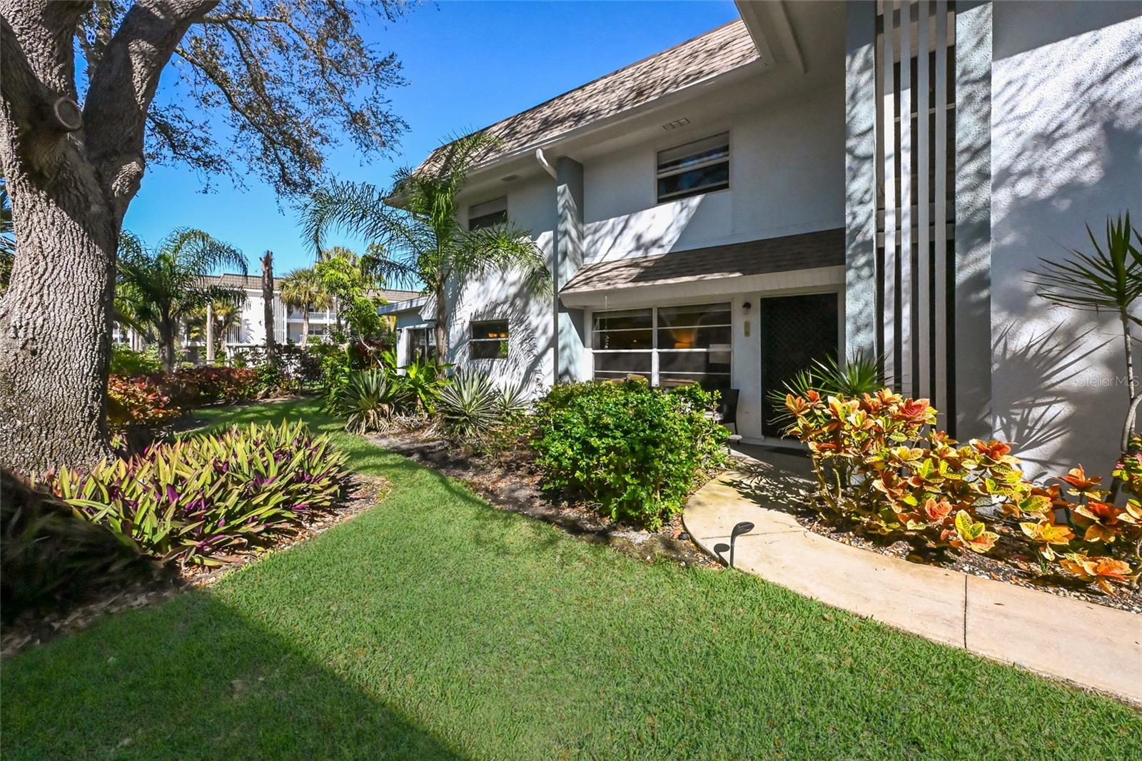 Image 4 of 43 For 535 Sutton Place