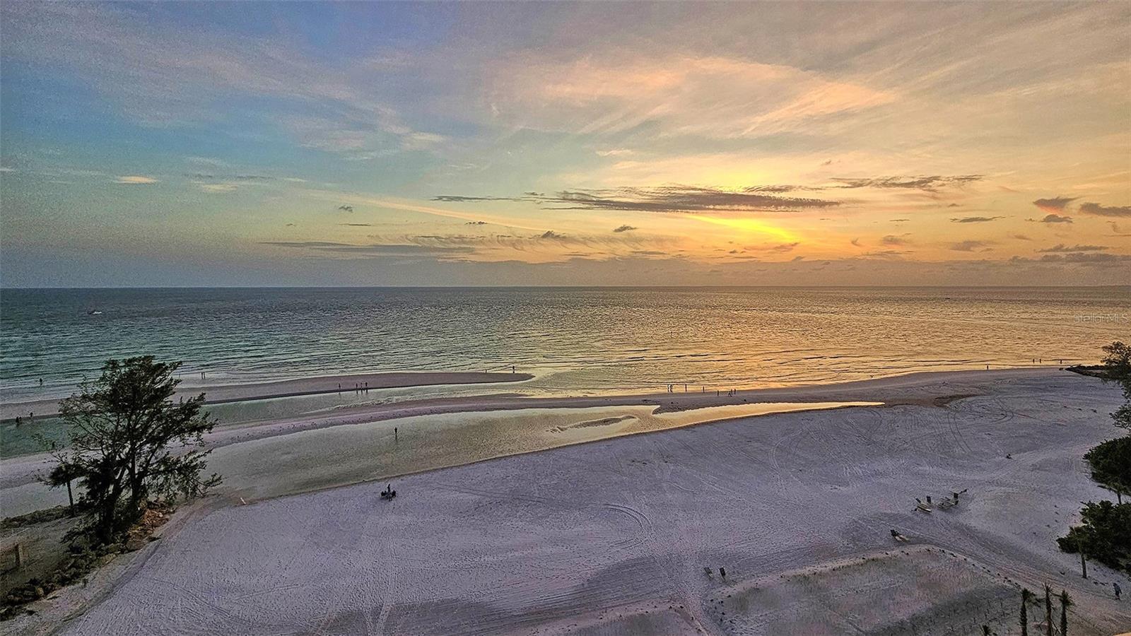 Image 23 of 73 For 20 Whispering Sands Drive 1201