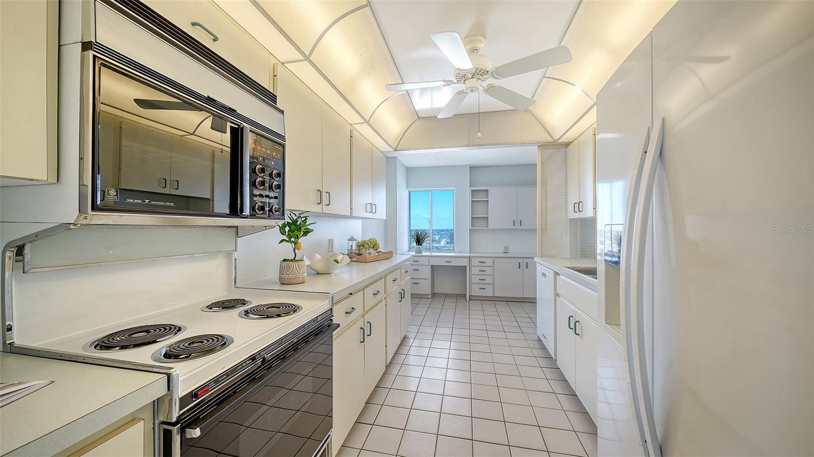 Image 31 of 73 For 20 Whispering Sands Drive 1201