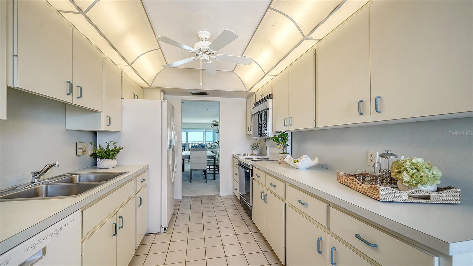 Image 34 of 73 For 20 Whispering Sands Drive 1201