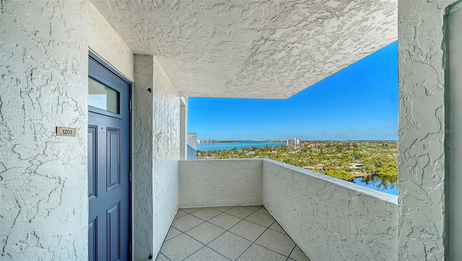 Image 4 of 73 For 20 Whispering Sands Drive 1201