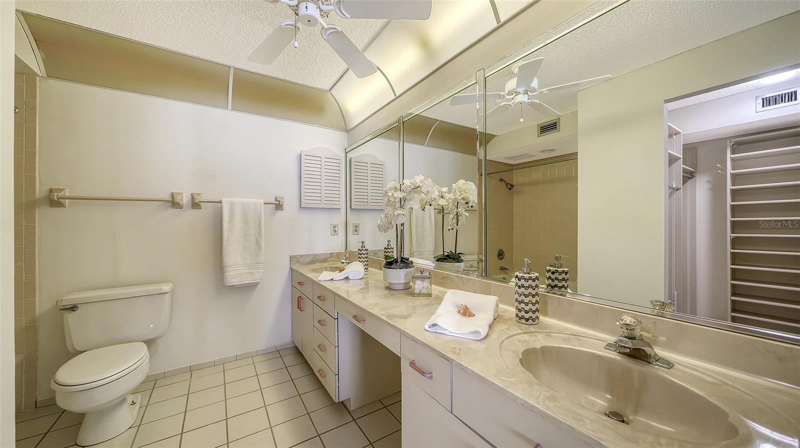 Image 40 of 73 For 20 Whispering Sands Drive 1201