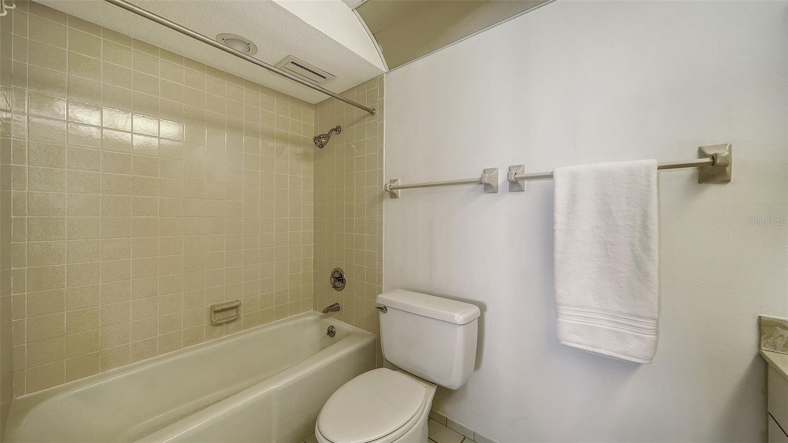 Image 41 of 73 For 20 Whispering Sands Drive 1201